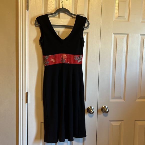 Dress - Picture 3 of 4